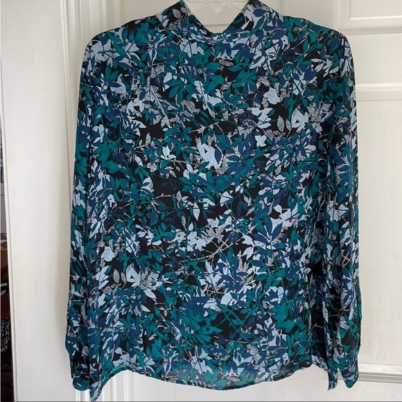 🌸💮Rena Rowan leaf print 💯% Silk Blouse - Picture 4 of 5